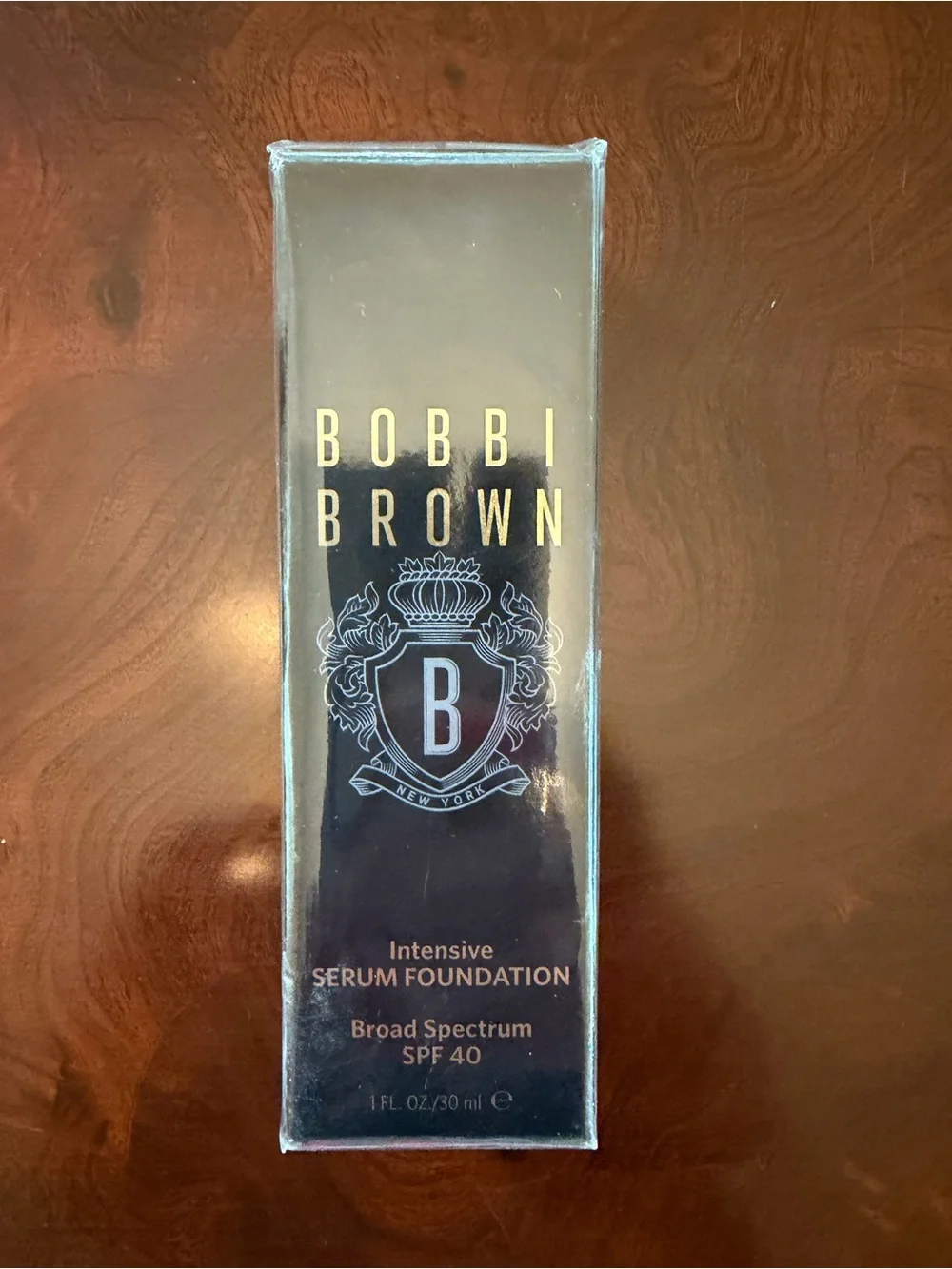 Bobbi Brown Intensive Serum Foundation - Black and Gold Accents